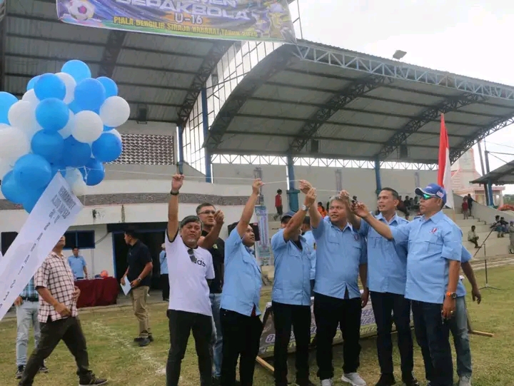 ‎Bupati Tapanuli Utara Buka Turnamen Sepakbola Barat Sepakat Cup 2026 Perebutkan Piala Bergilir Siraja Nabarat