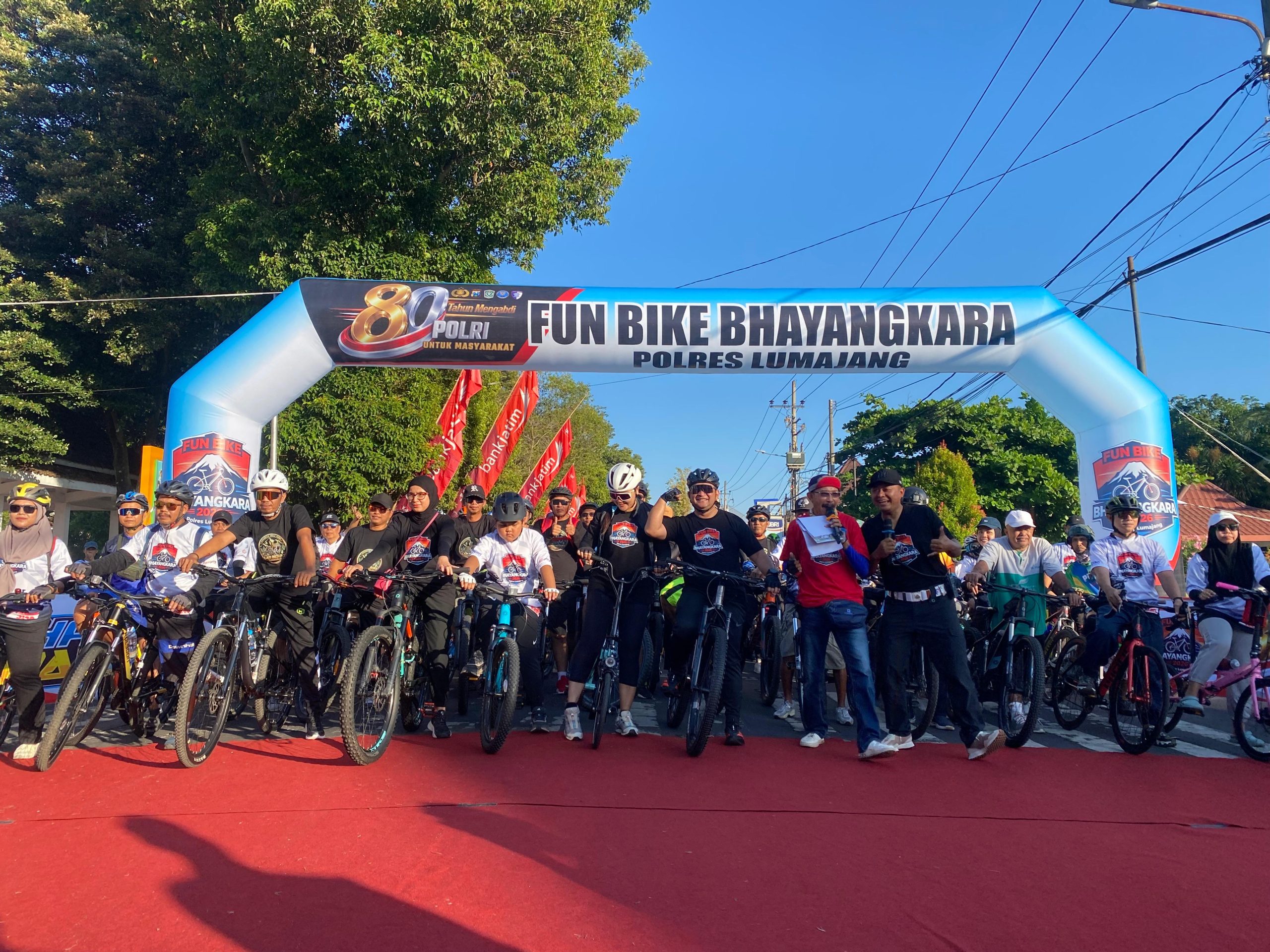 Polres Lumajang Gelar Gowes, Ribuan Pesepeda Sambut Hari Bhayangkara ke – 80