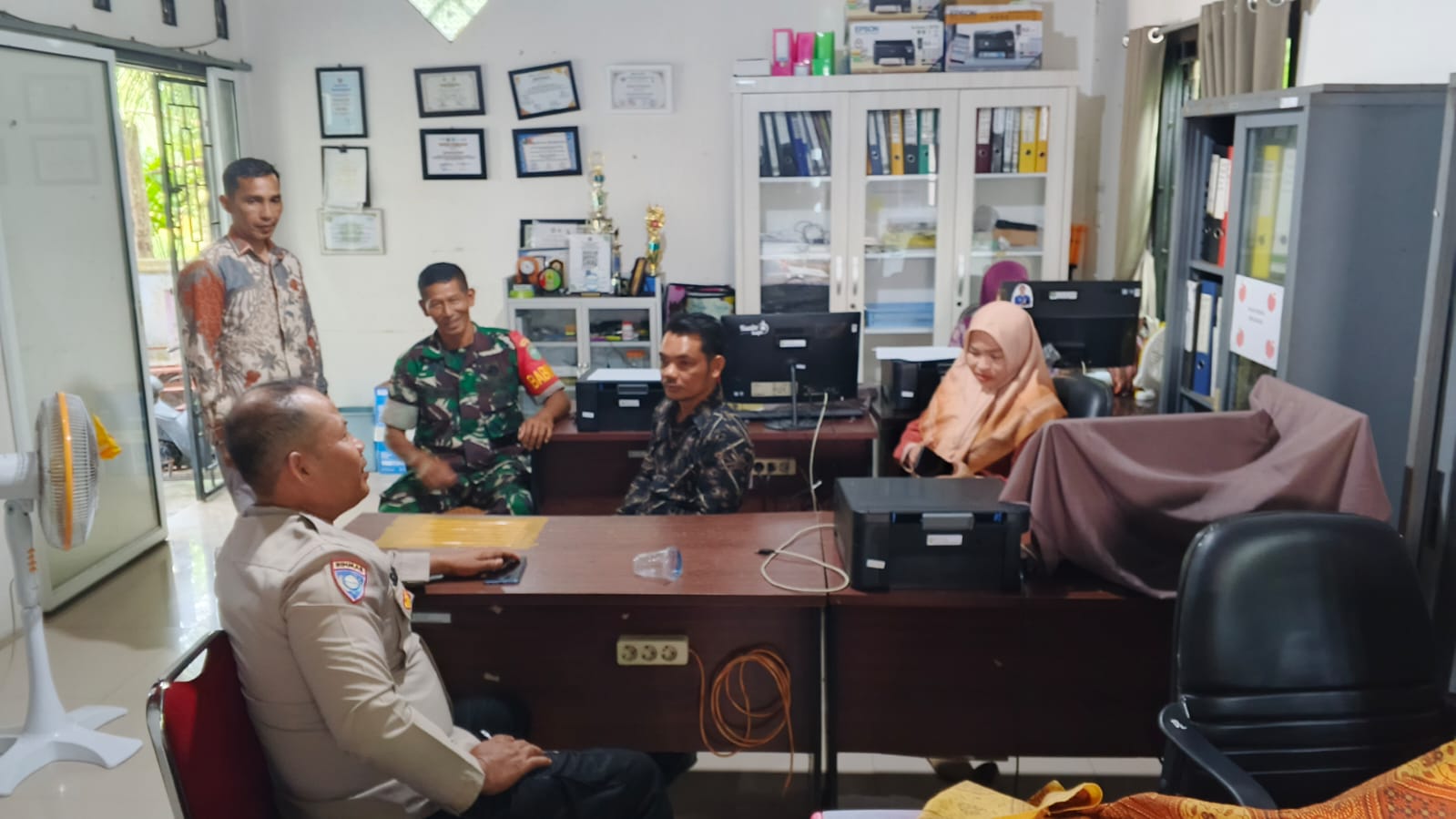 Babinsa dan Bhabinkamtibmas Perkuat Sinergi dengan Aparatur Gampong Jaboi Demi Ciptakan Wilayah Aman dan Kondusif
