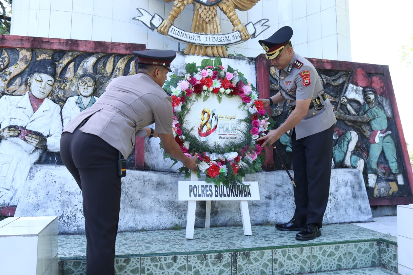 AKBP RESTU WIJAYANTO PIMPIN ZIARAH NASIONAL DI TMP TACCORONG, TELADANI SEMANGAT PAHLAWAN HARI BHAYANGKARA KE-80