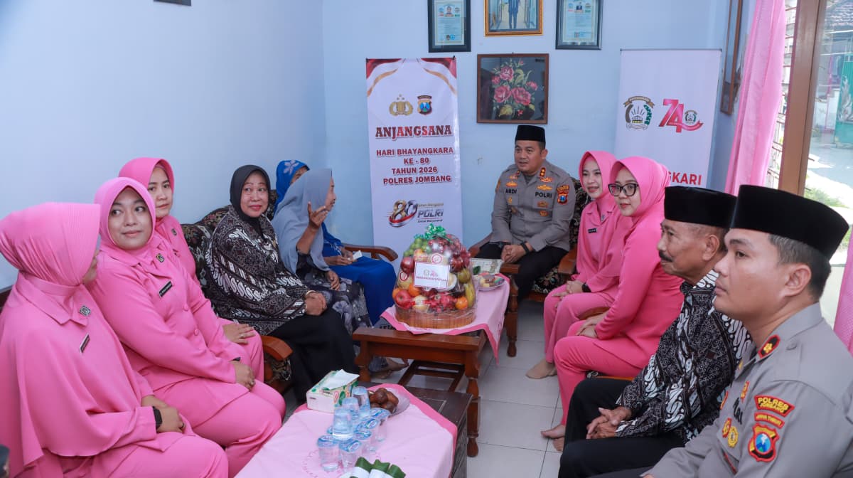 Jelang HUT Bhayangkara ke 80, Polres Jombang Gelar Anjangsana ke Anggota Yang Sakit Hingga Purnawirawan Polri*