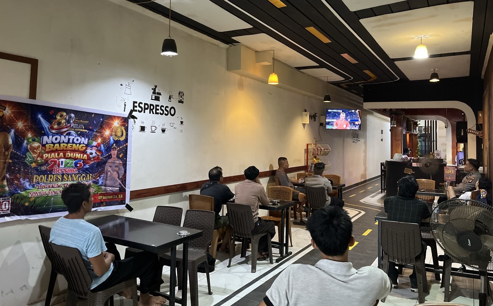 Perkuat Kebersamaan dengan Warga, Polsek Sekayam Gelar Nobar Piala Dunia 2026 untuk Ciptakan Situasi Kamtibmas Kondusif