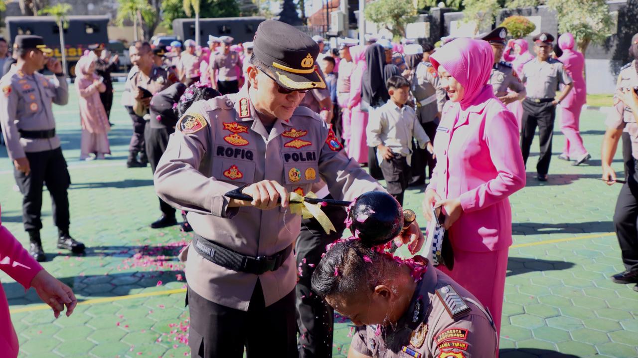 Di Pundak yang Kian Tangguh, Ada Doa Setia yang Terwujud: Momen Khidmat Kenaikan Pangkat di Polresta Banyuwangi