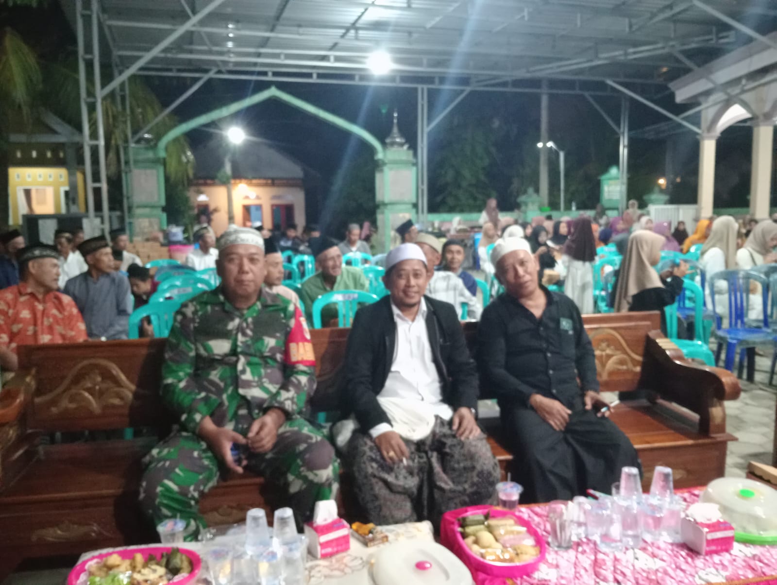 Jalin Silaturahmi Dengan Elemen Masyarakat, Babinsa Sumbermulyo Hadiri Pengajian Umum dan Santunan Anak Yatim
