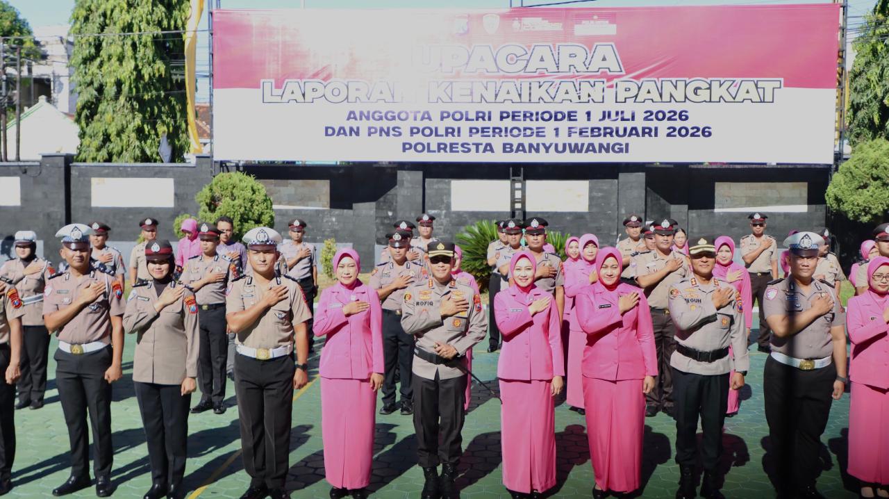 *Di Pundak yang Kian Tangguh, Ada Doa Setia yang Terwujud: Momen Khidmat Kenaikan Pangkat di Polresta Banyuwangi*