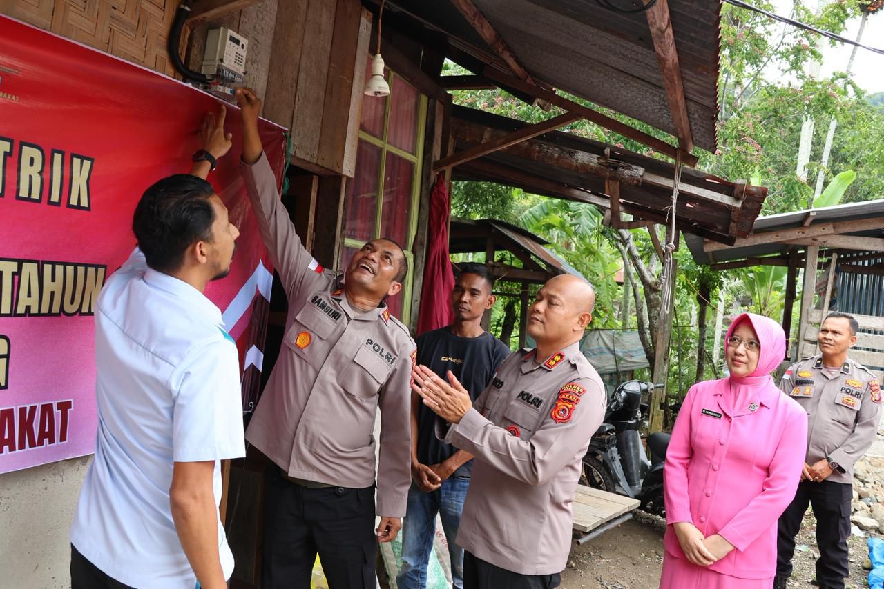 Polres Sabang Hadirkan Terang untuk Warga, Salurkan Bantuan Listrik Gratis Sambut Hari Bhayangkara ke-80