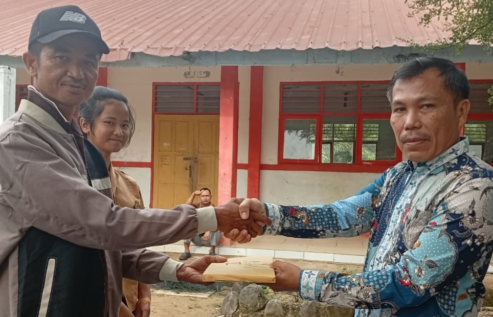 Penerimaan Hasil Ujian Semester 2 SMPN 2 Satu Atap Badiri