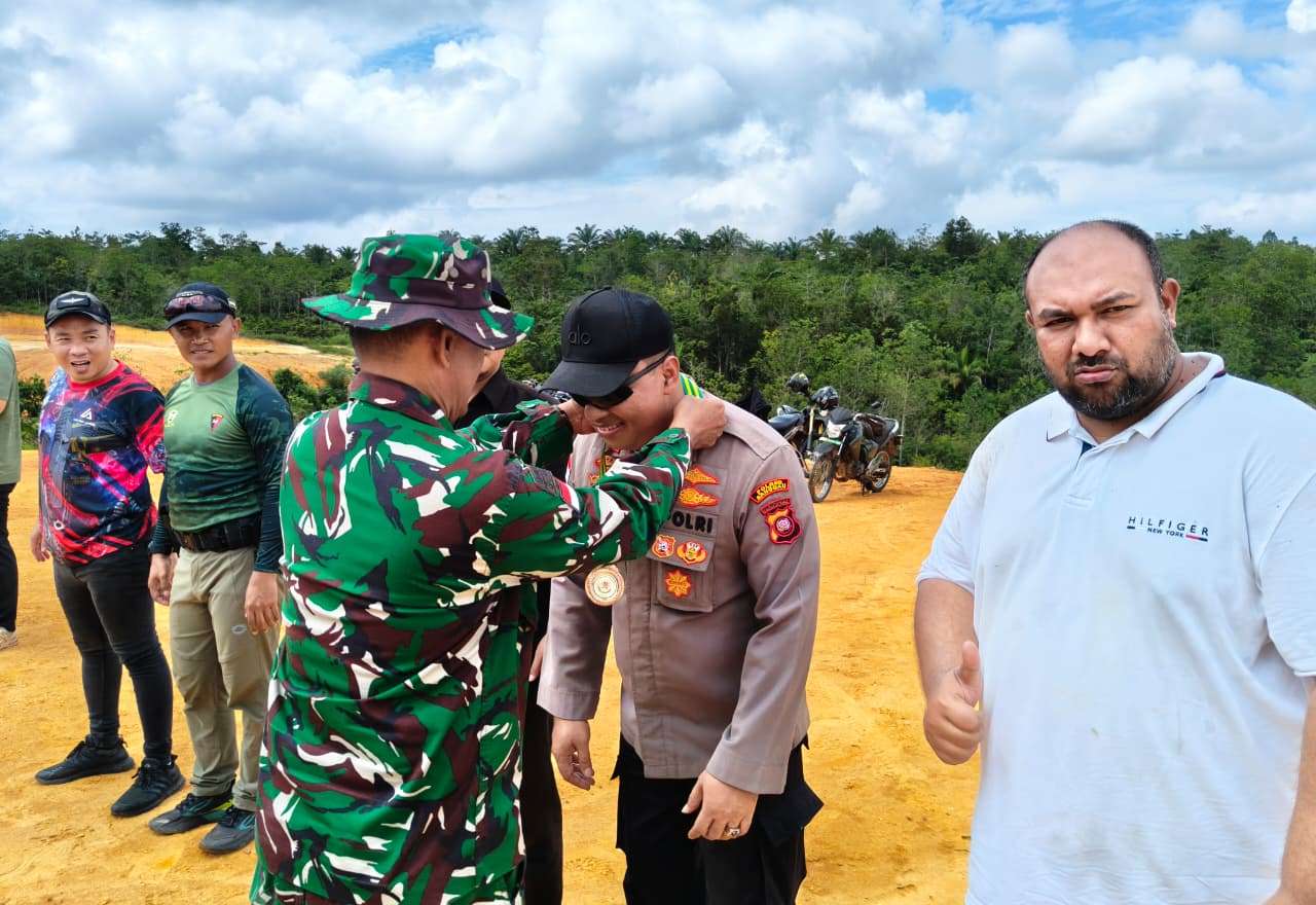 Sinergi TNI-Polri Makin Solid, Kapolres Sanggau Ikuti Latihan Menembak Bersama Kodim 1204
