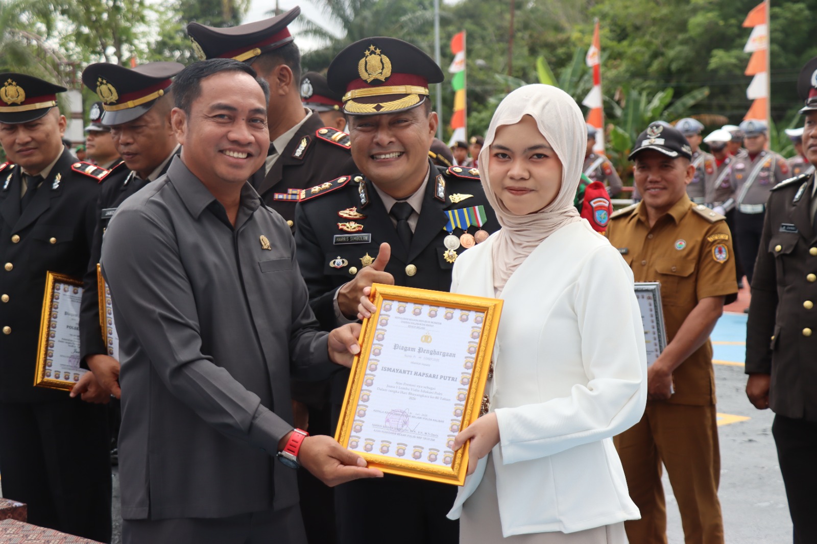 Ismayanti Hapsari Putri Hadiri Upacara Hari Bhayangkara ke 80 Polres Melawi