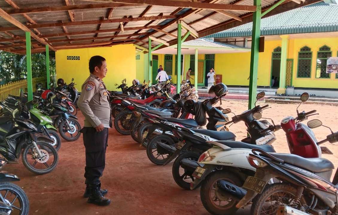 Polsek Tayan Hilir Pastikan Shalat Jumat di Masjid Nurul Huda Berlangsung Aman dan Khusyuk