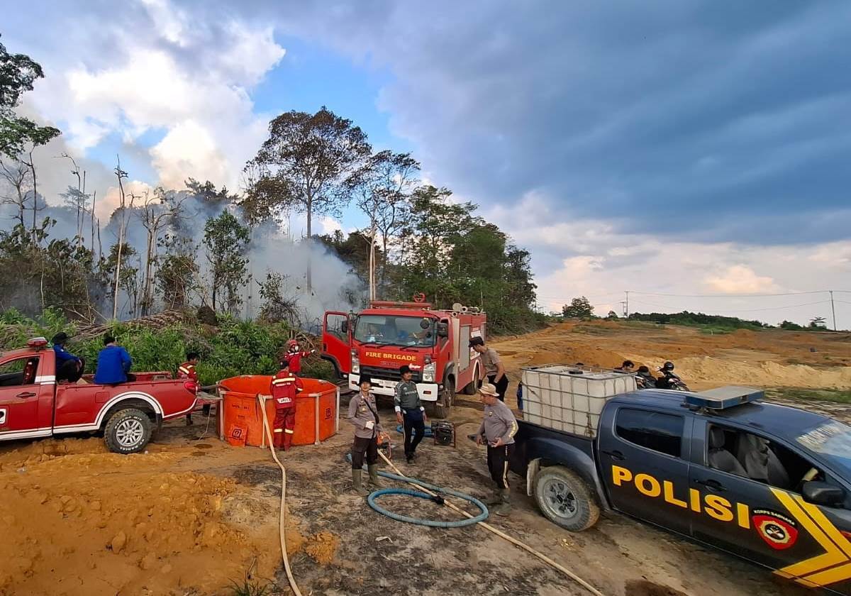 Api Kembali Menyala di Lahan Terbakar Tayan Hilir, Tim Gabungan Bergerak Lakukan Pemadaman